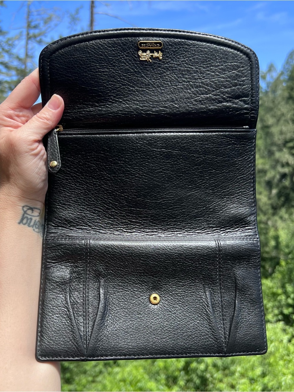 VINTAGE COACH Black Leather Trifold Wallet w Gold Logo Accent AUTHENTIC - Picture 6 of 12